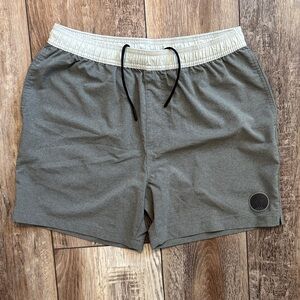 Chubbies Men's Grey Hybrid Elastic Shorts Contrast Waistband size M 5.5 inseam